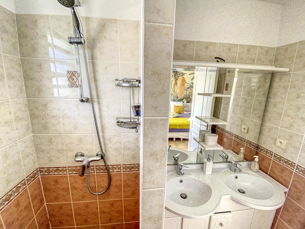 Location Villa 3 chambres Orient Bay St Martin-salle de douche-17